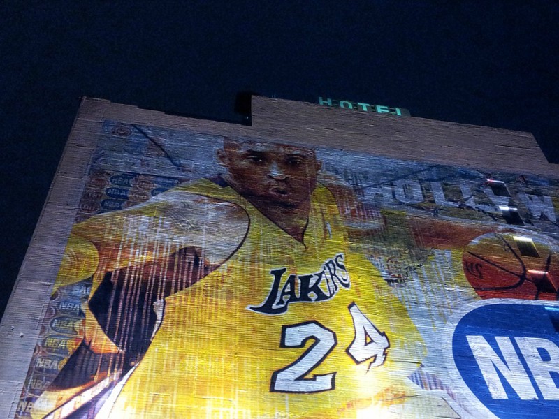 Eine Kobe Bryant-Wandmalerei an einer Hausfassade in Los Angeles.