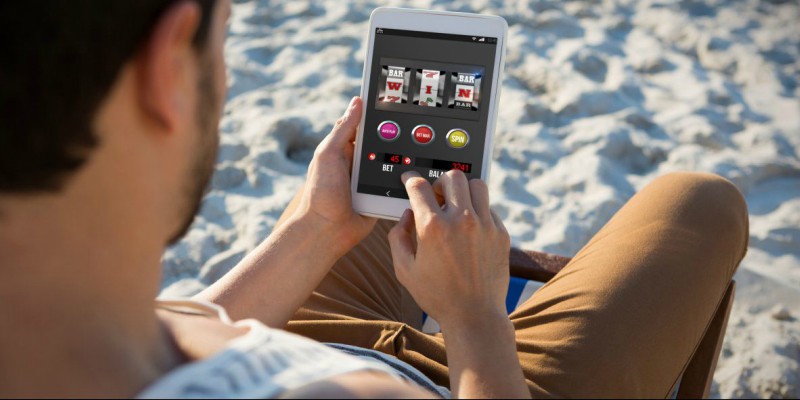 Hombre apostando a videoslot desde su iPad