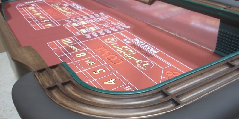 Mesa padrão de craps.
