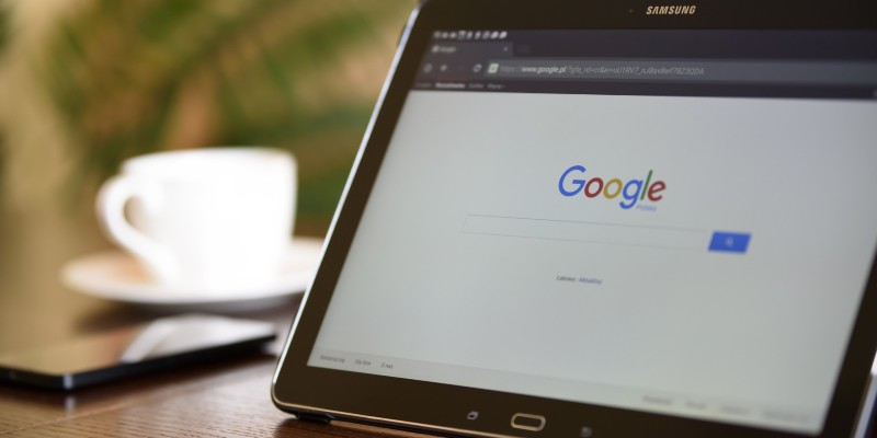 Google-logo på laptop Google-logo på laptop