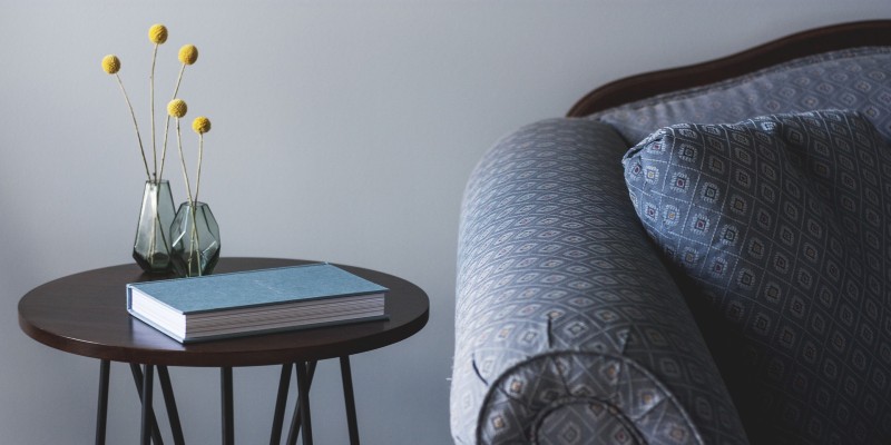Side table decorations by furniture Side table decorations by furniture