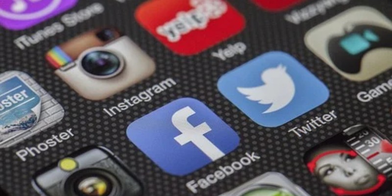 Les réseaux sociaux, aujourd’hui incontournables Les réseaux sociaux, aujourd’hui incontournables