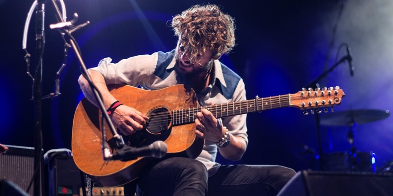Stars take music online