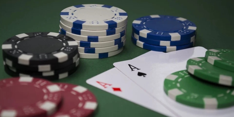 Blackjackin parissa pärjää paremmin, kun pelin säännöt ovat hallussa.